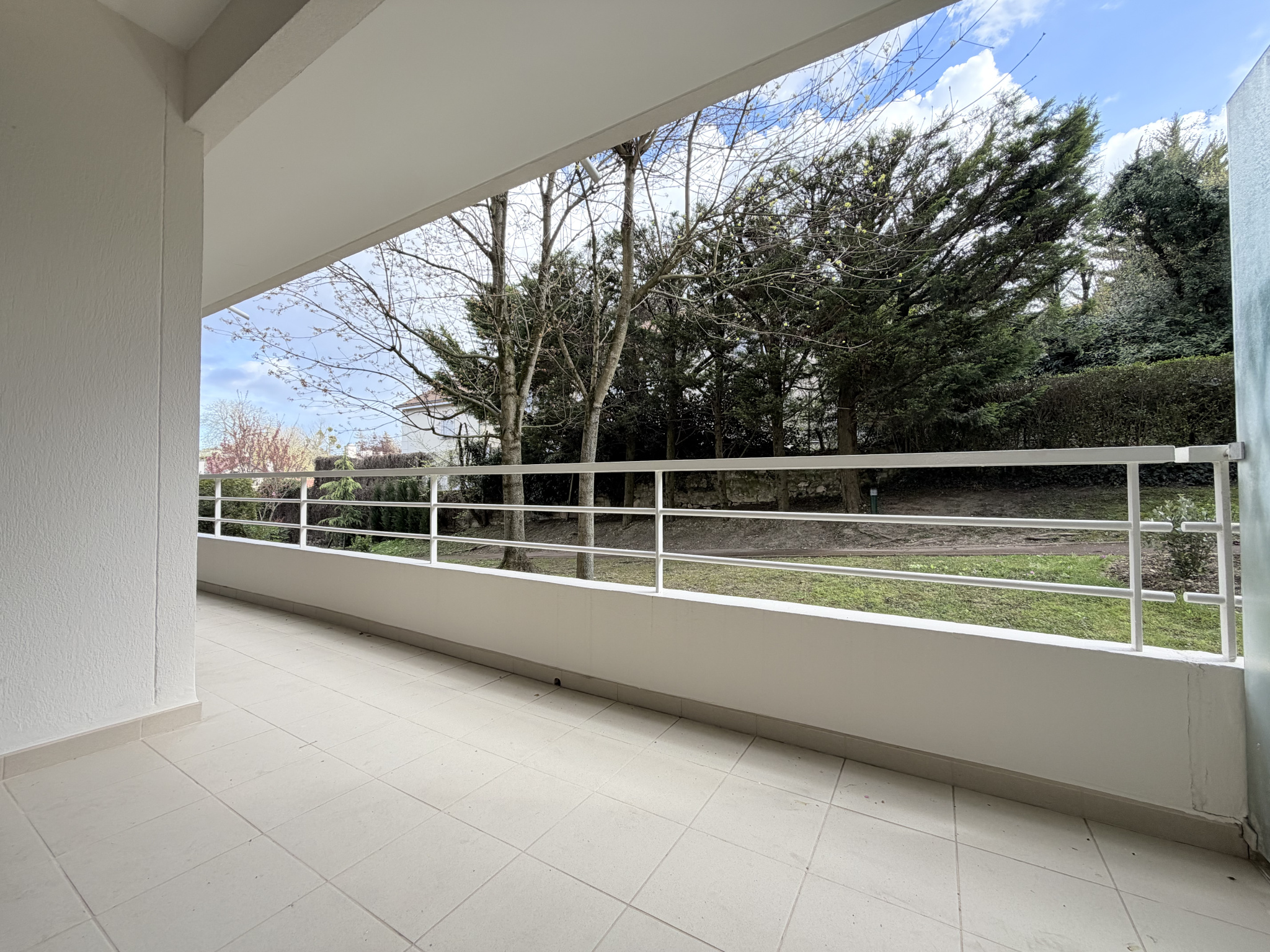 4 PIÈCES, 2 BALCONS, CAVE ET PARKING   BOIS-PRÉAU