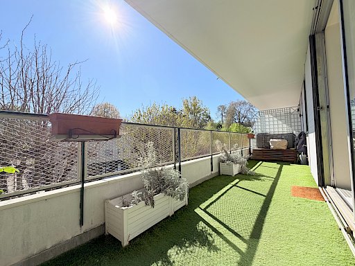 Grand 3 pièces de 93 m2   2 terrasses, 2 parkings et cave. - 2