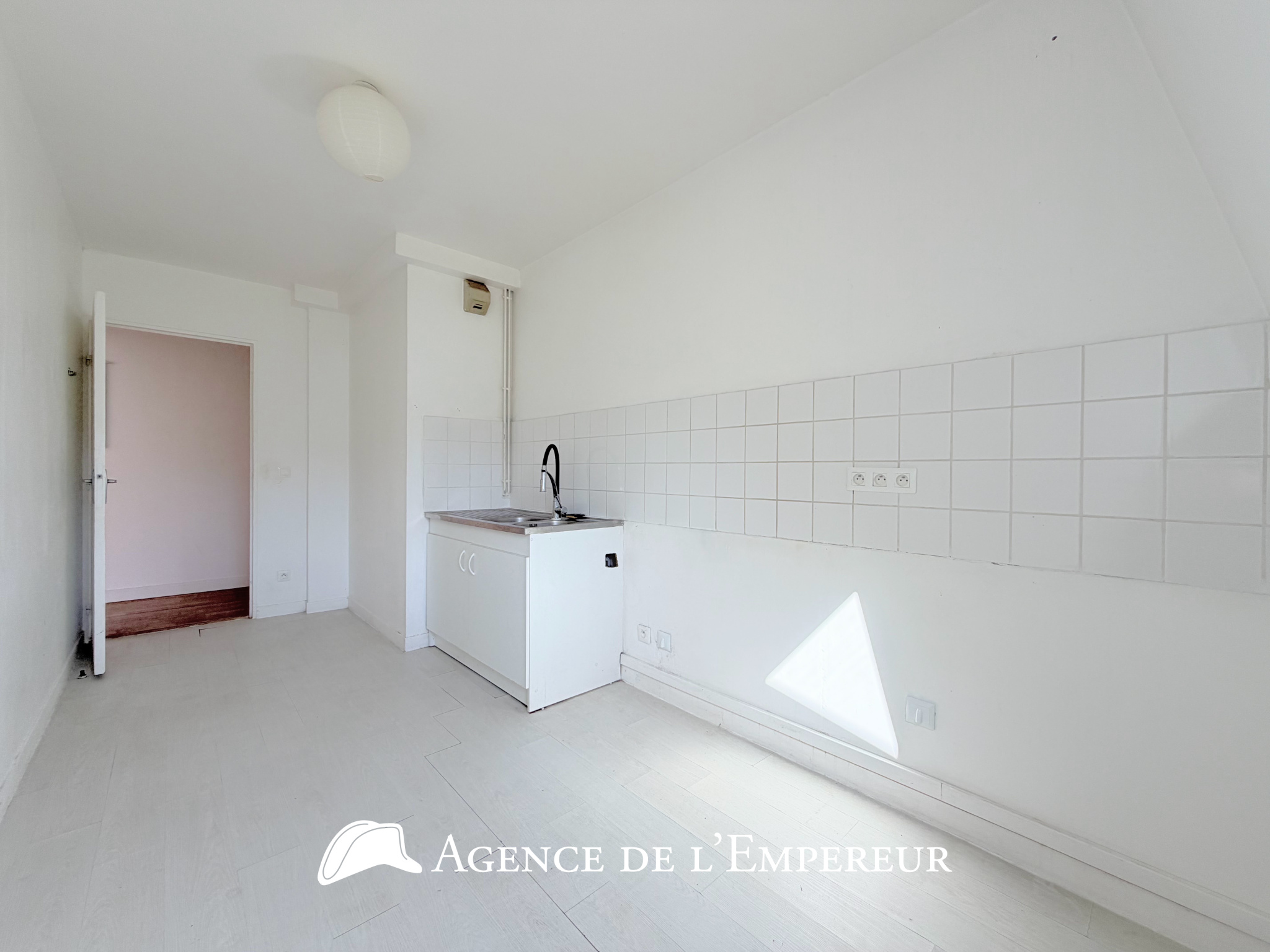 3 pièces avec parking, dernier étage, cœur de ville   DPE C