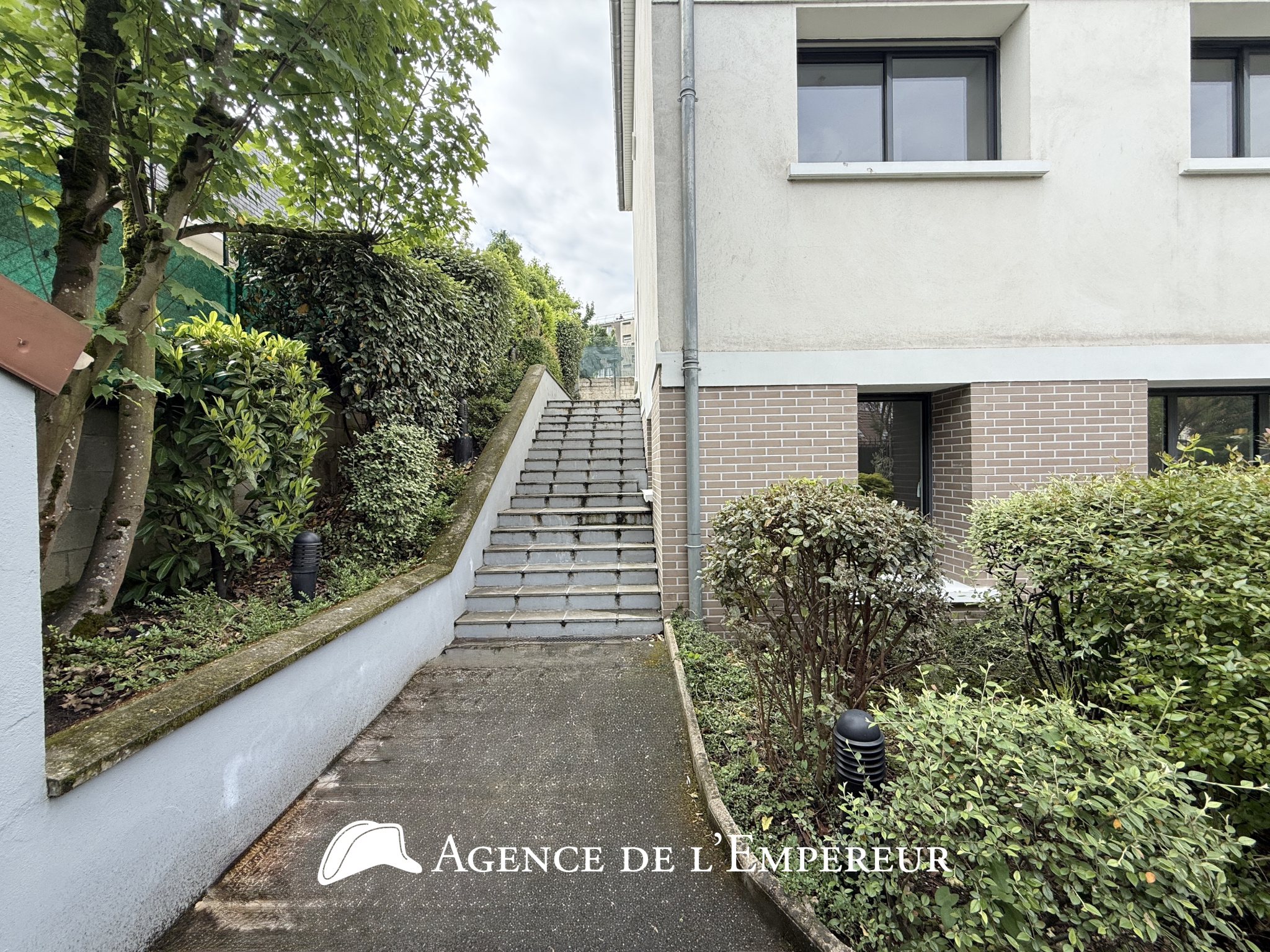 Rueil limite Suresnes