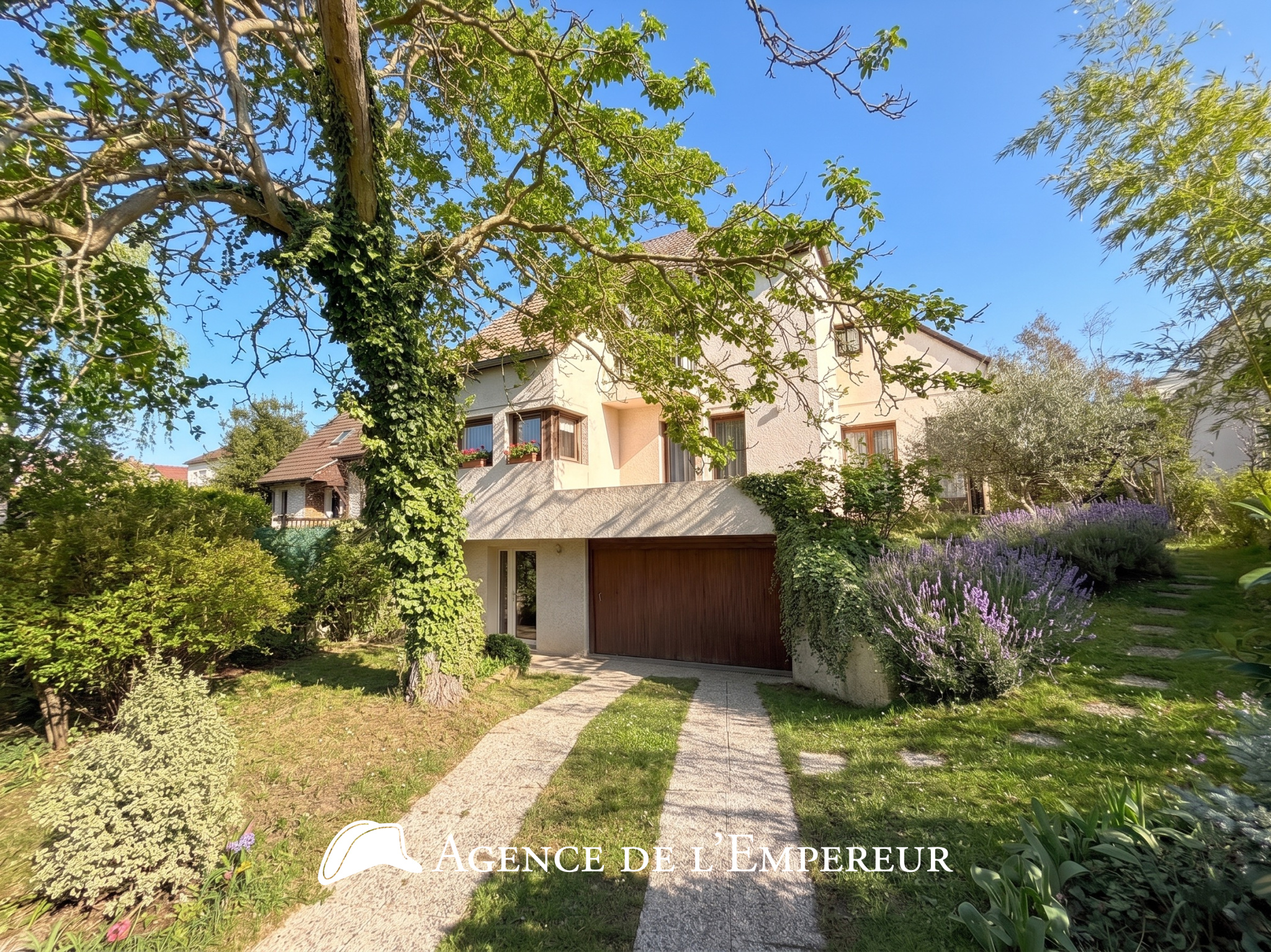 Maison 175 m2 - Parcelle 584 m2 - 6 chambres - Châtaigneraie/Richelieu