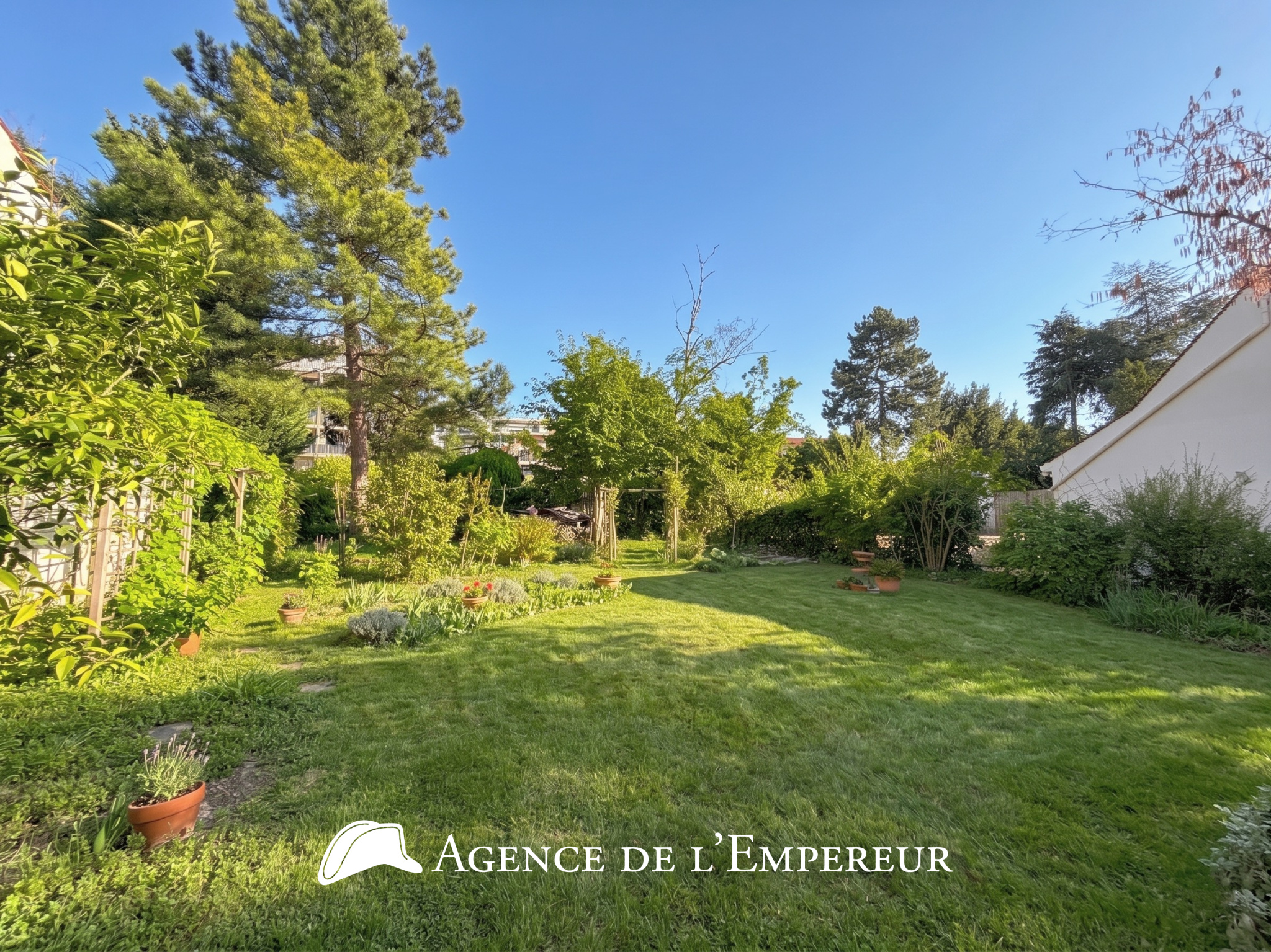 Maison 175 m2 - Parcelle 584 m2 - 6 chambres - Châtaigneraie/Richelieu