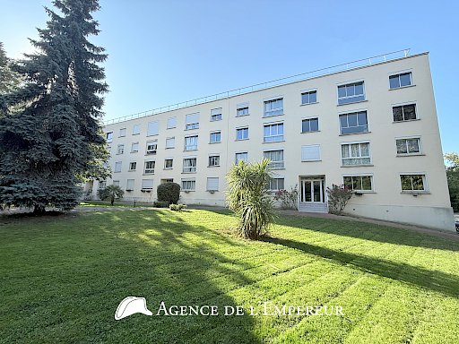 Appartement de 55 m2, cave et box - Les Closeaux