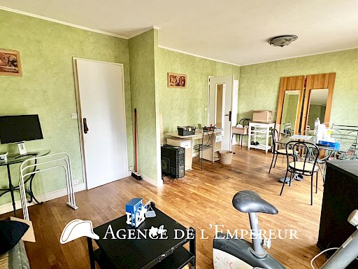 Appartement de 55 m2, cave et box - Les Closeaux