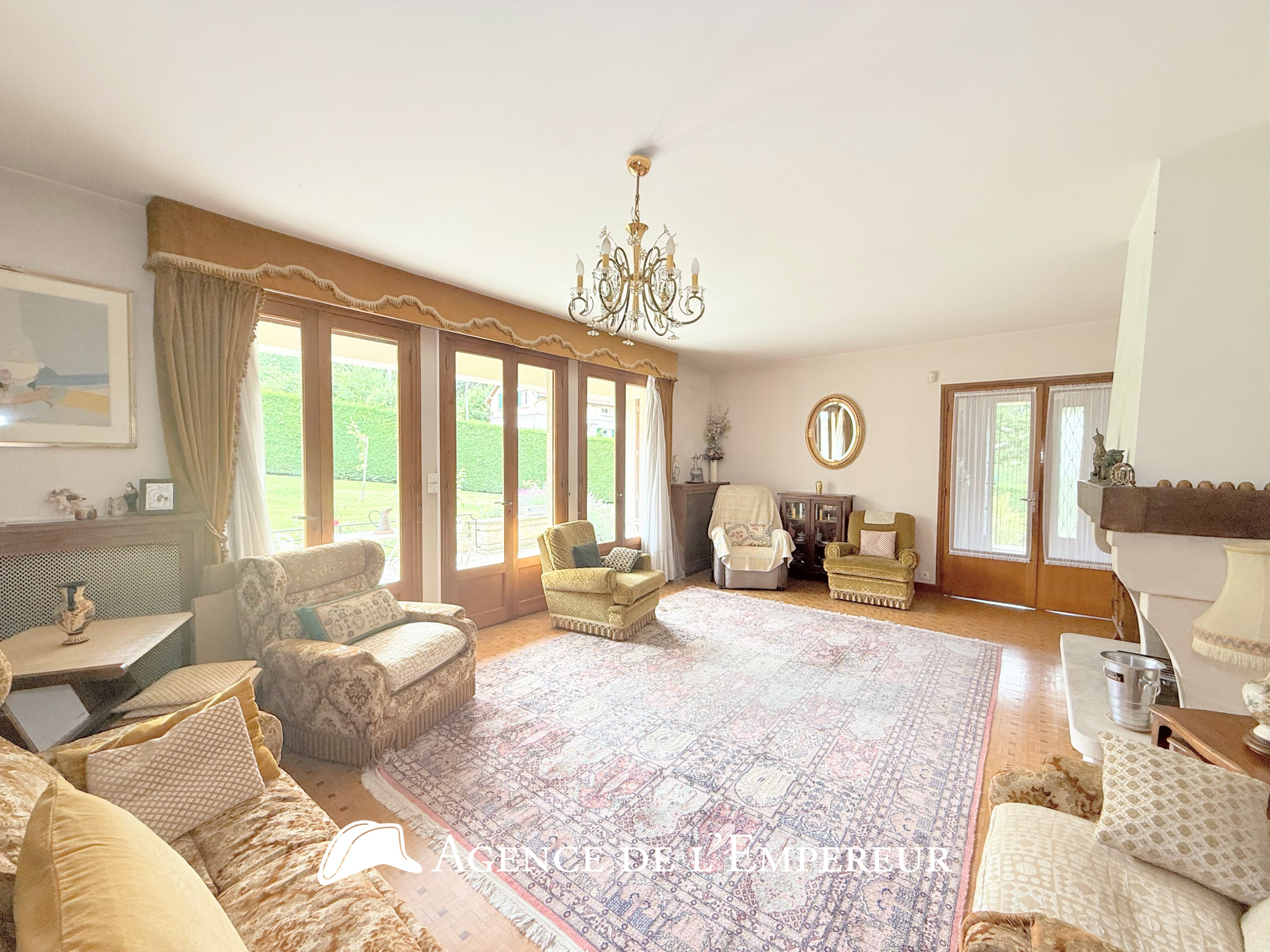 MAISON NON MITOYENNE, 5 CHAMBRES, PARCELLE DE 889 M2   RUEIL-MALMAISON, VILLAGE DE BUZENVAL
