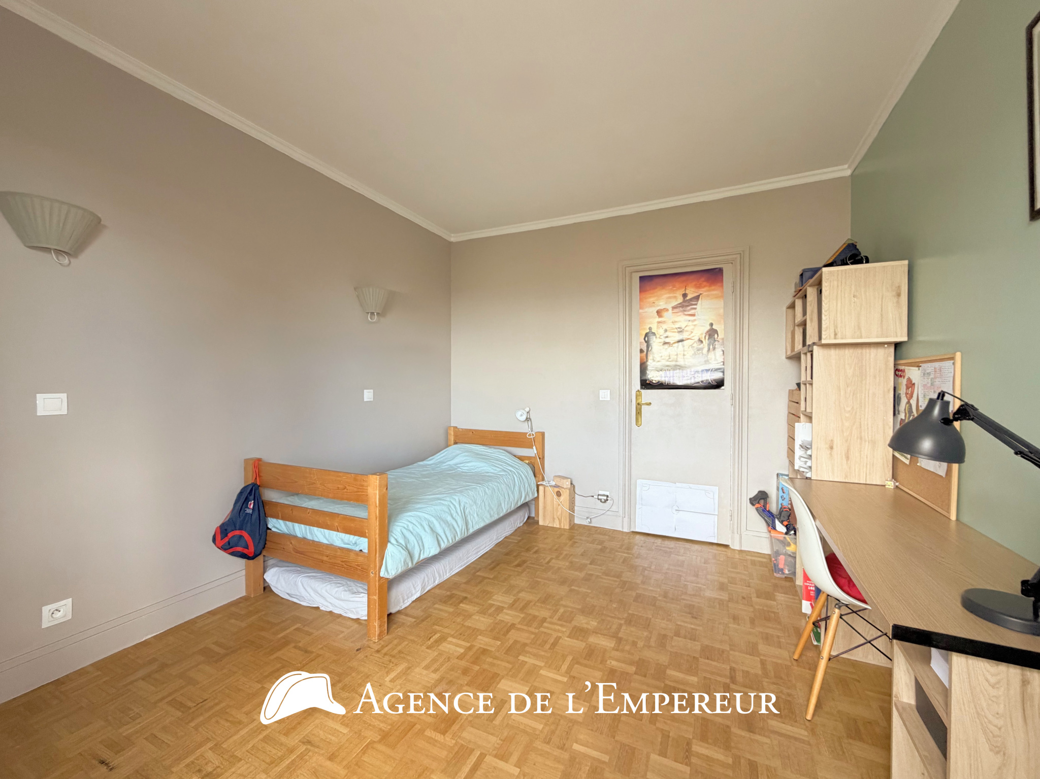 4 Pièces de 79,74 m2 - Balcon, cave et parking. Suresnes