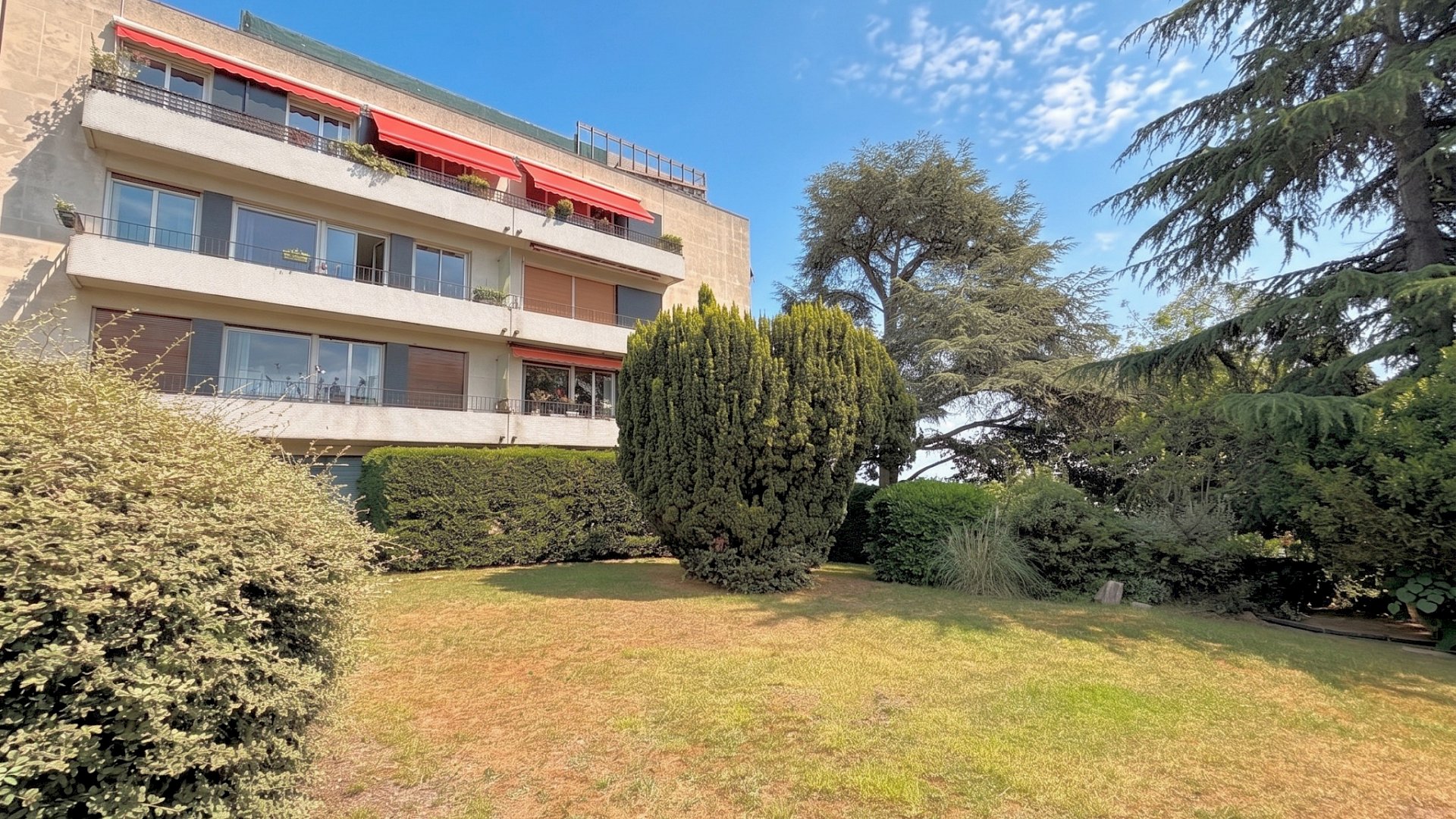 4 Pièces de 79,74 m2 - Balcon, cave et parking. Suresnes