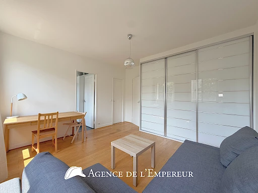 Studio meublé à deux pas du RER A