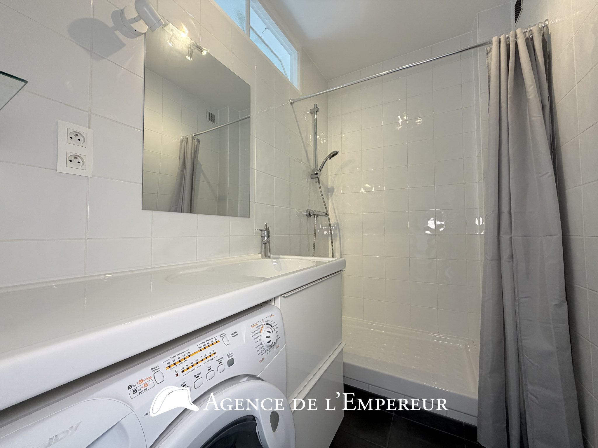 Studio meublé à deux pas du RER A