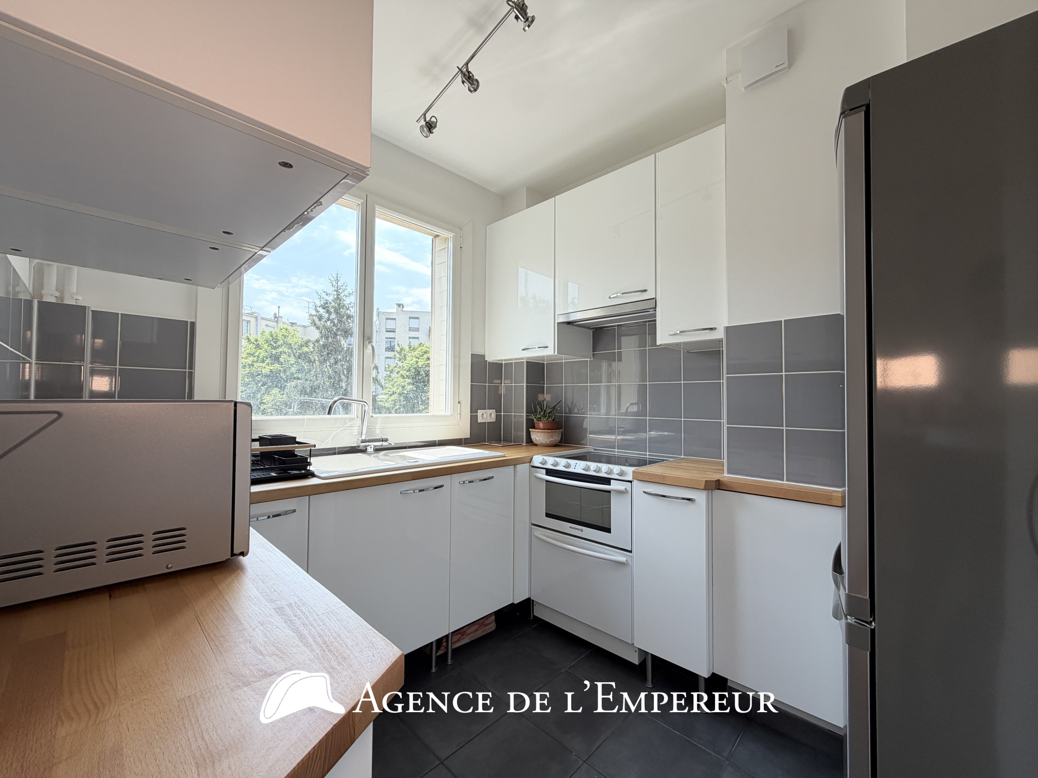 Studio meublé à deux pas du RER A