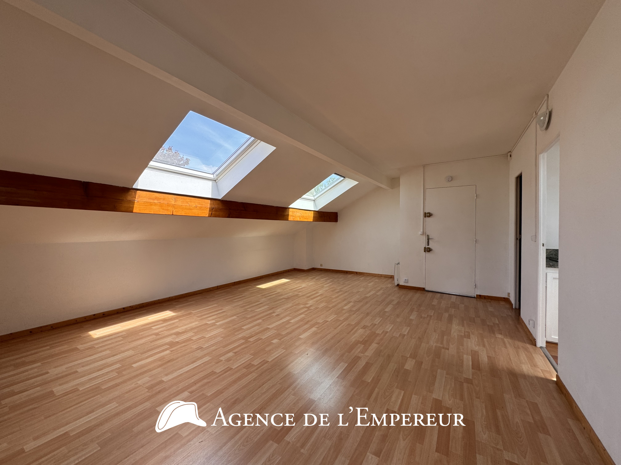 T1 LOCATION RUEIL BUZENVAL