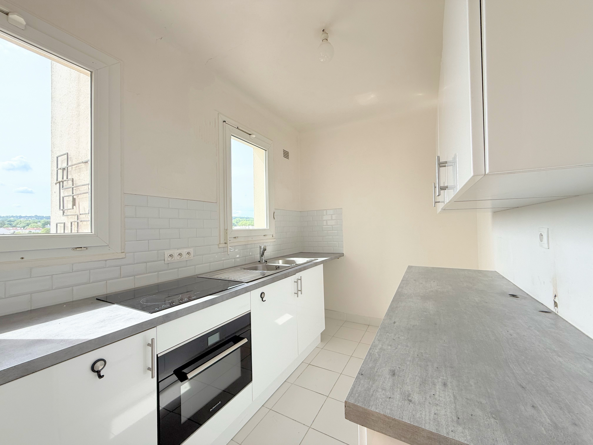 3 pièces, 8e et dernier étage avec terrasse, balcon et cave - Centre Ville