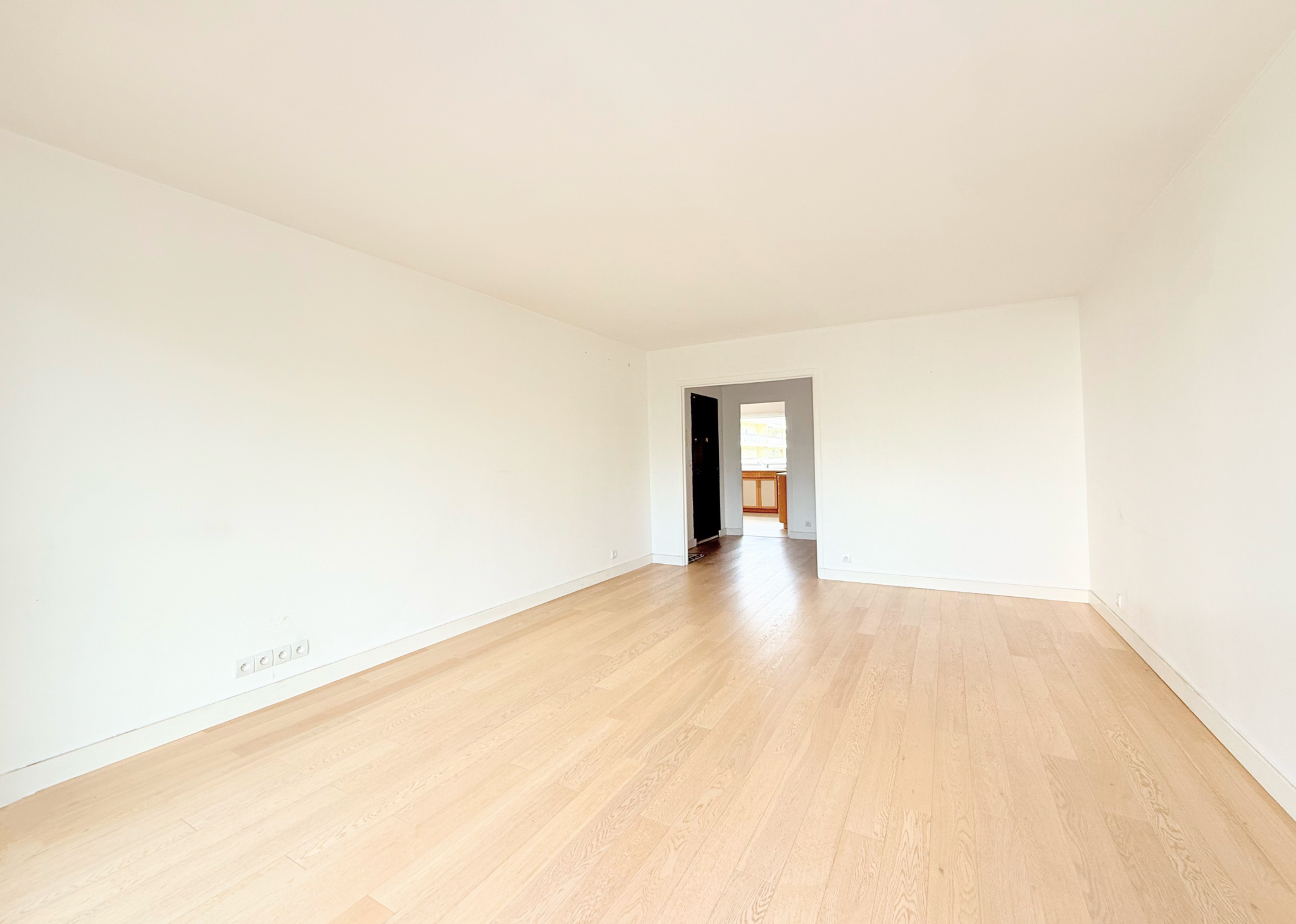 4 pièces traversant, 2e étage, résidence Beauharnais