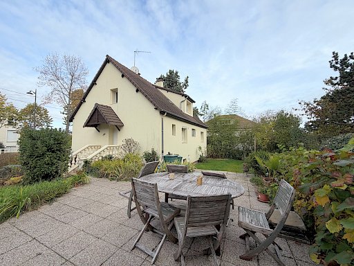 Maison familiale non mitoyenne de 140 m2 habitables, 4 chambres,