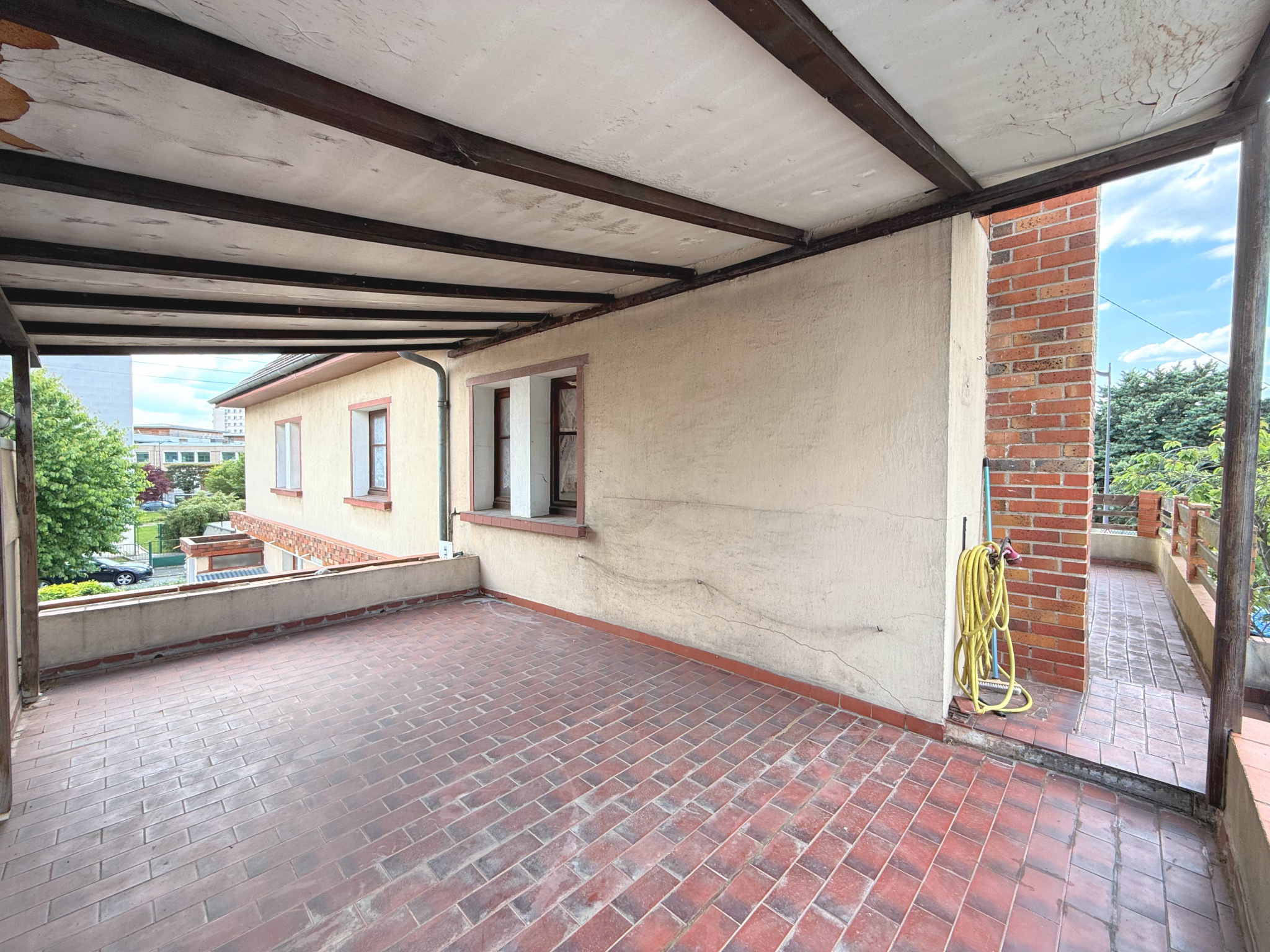 MAISON 8 PIÈCES - PLATEAU RUEIL