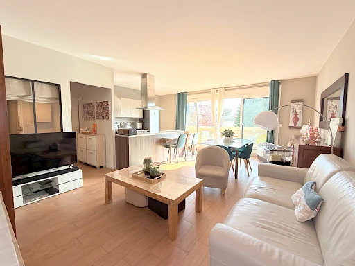 Appartement 4 pièces avec terrasse et box