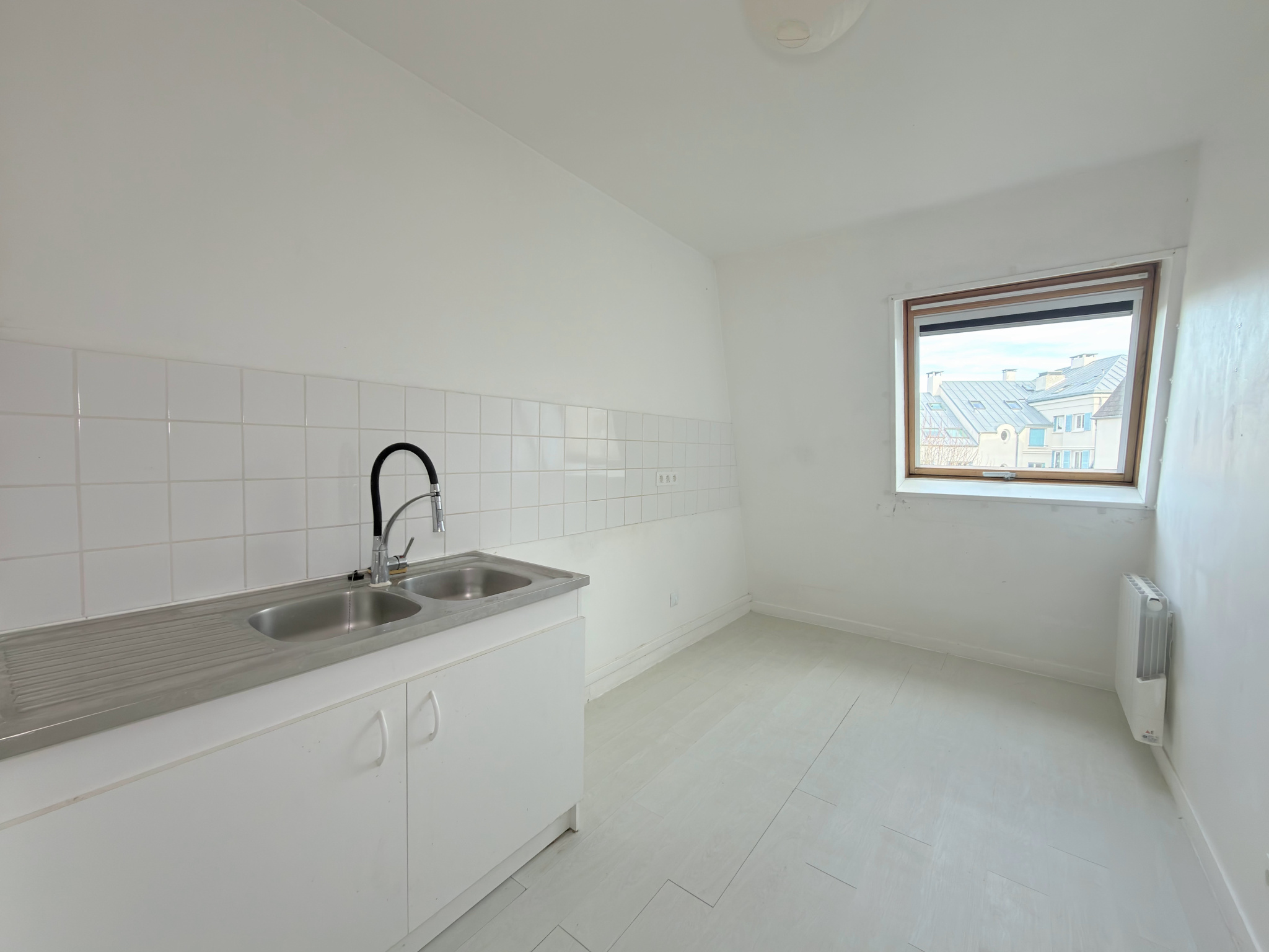 3 pièces avec parking, dernier étage, cœur de ville   DPE C