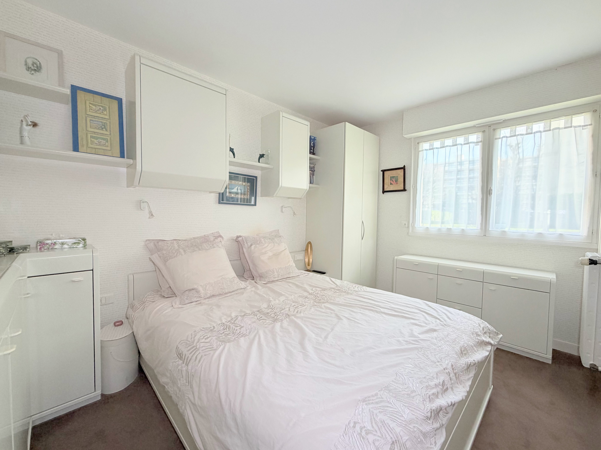 4 pièces traversant, jardin 26 m2 , DPE C, cave et parking