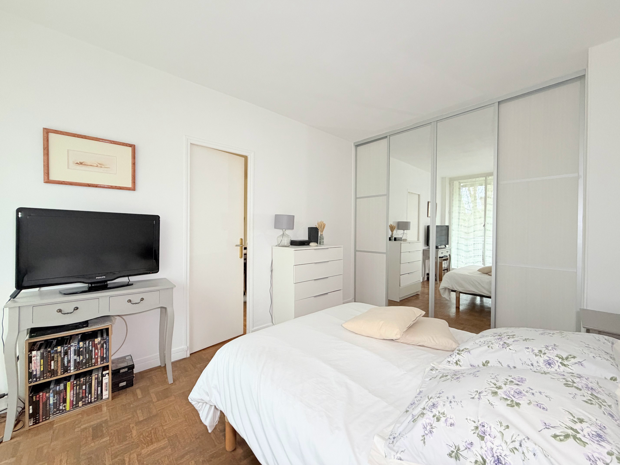 Grand 2 pièces traversant de 54 m2 et cave