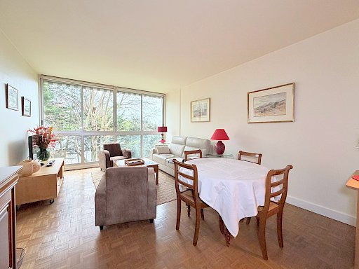 Grand 2 pièces traversant de 54 m2 et cave