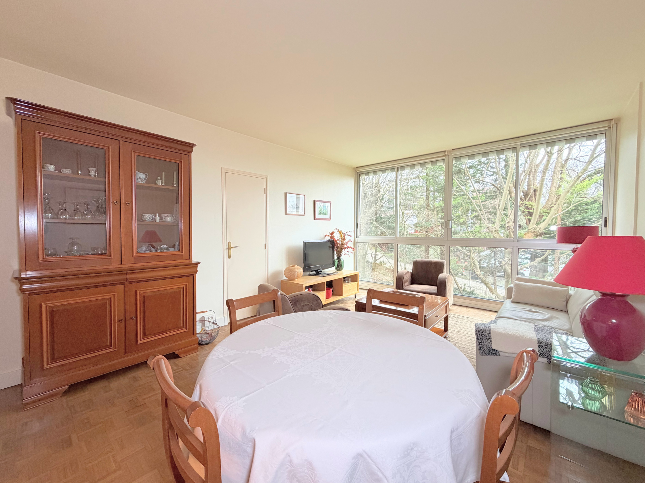 Grand 2 pièces traversant de 54 m2 et cave