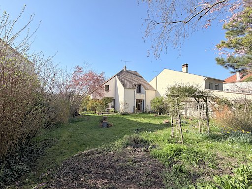 Maison 175 m2 - Parcelle 584 m2 - 6 chambres - Châtaigneraie/Richelieu