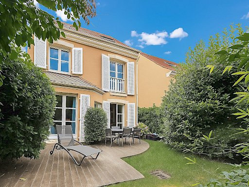 Maison de 150 m2 avec jardin, située dans le recherché domaine de l’Impératrice à Rueil-Malmaison