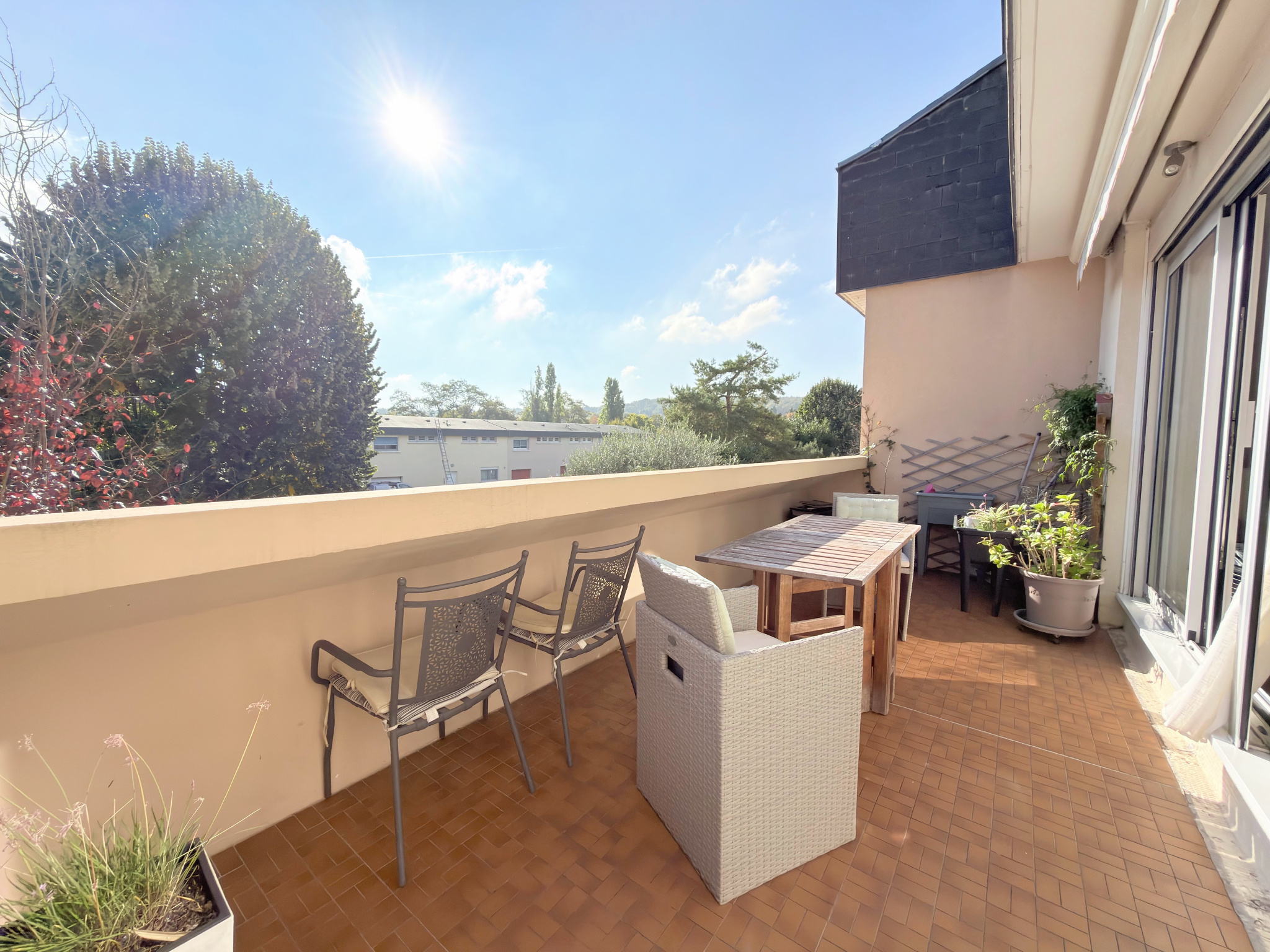 Appartement 4 pièces avec terrasse et box
