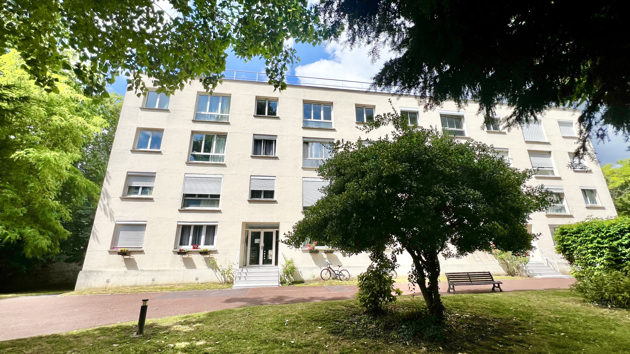 Appartement de 55 m2, cave et box - Les Closeaux