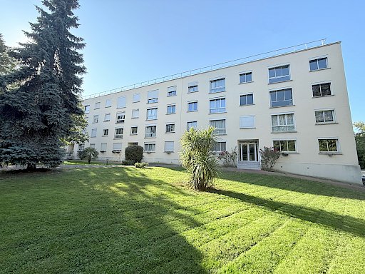 Appartement de 55 m2, cave et box - Les Closeaux