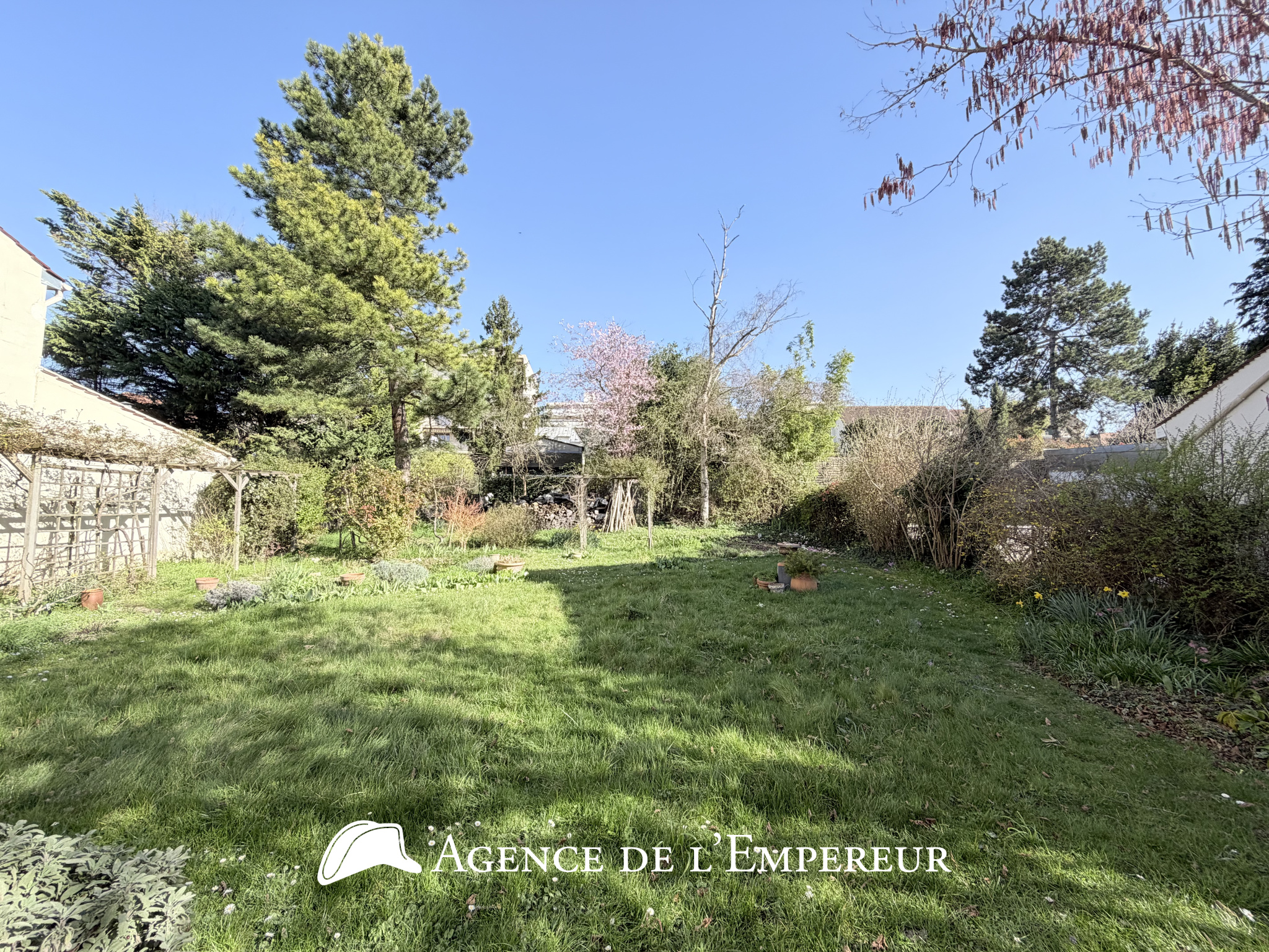 Maison 175 m2 - Parcelle 584 m2 - 6 chambres - Châtaigneraie/Richelieu