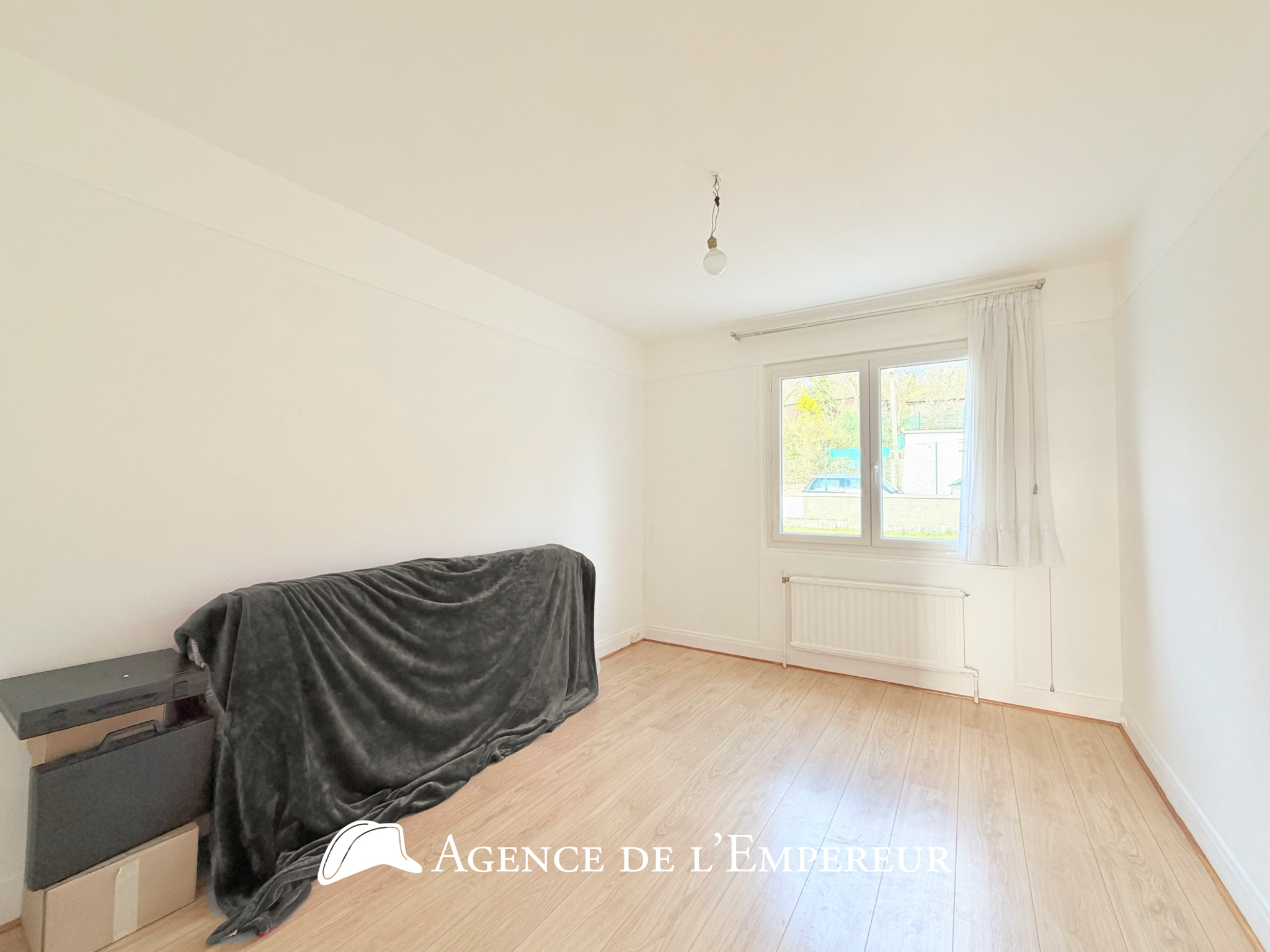 Maison limite Suresnes   Parcelle 367 m2