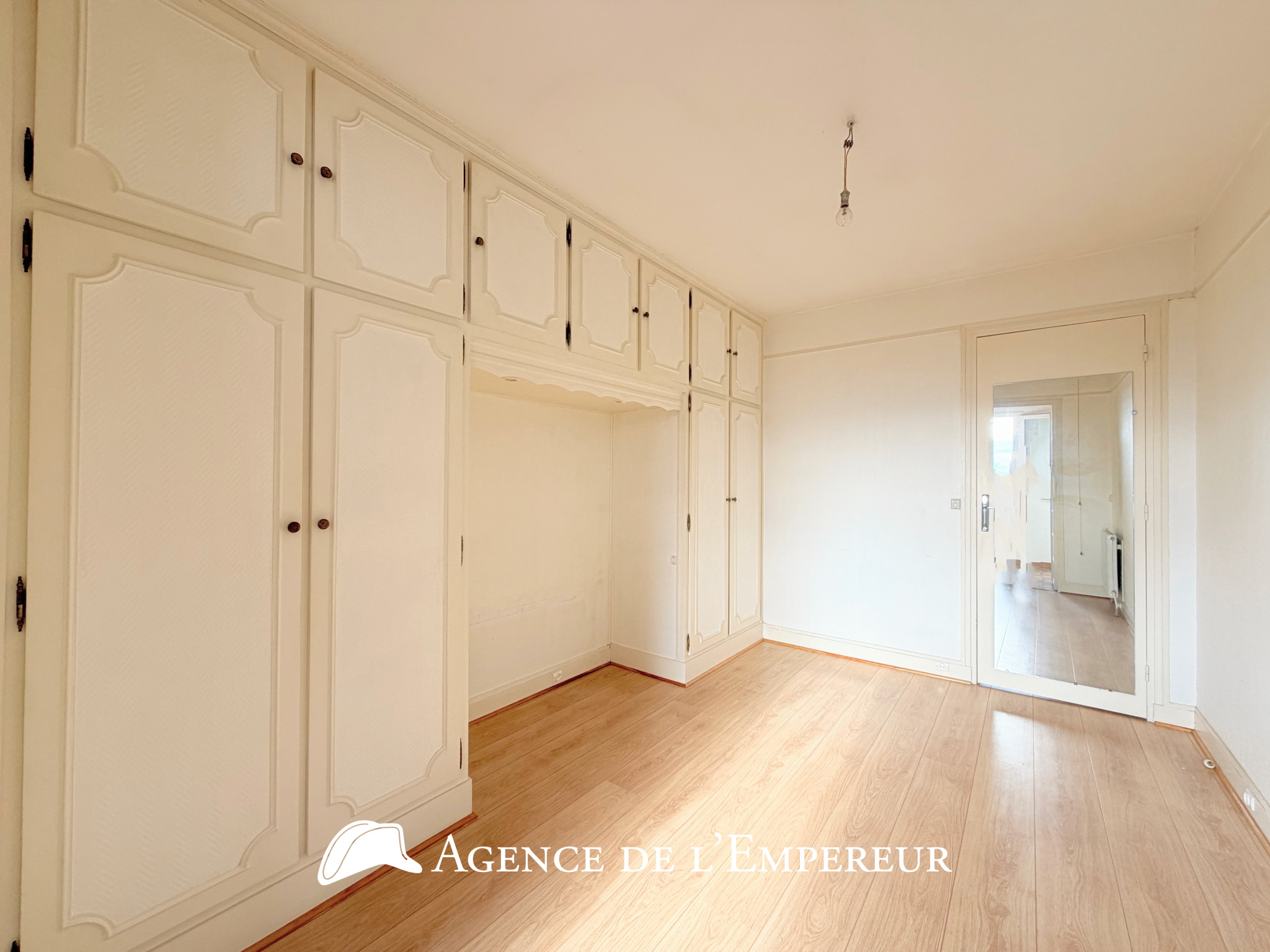 Maison limite Suresnes   Parcelle 367 m2