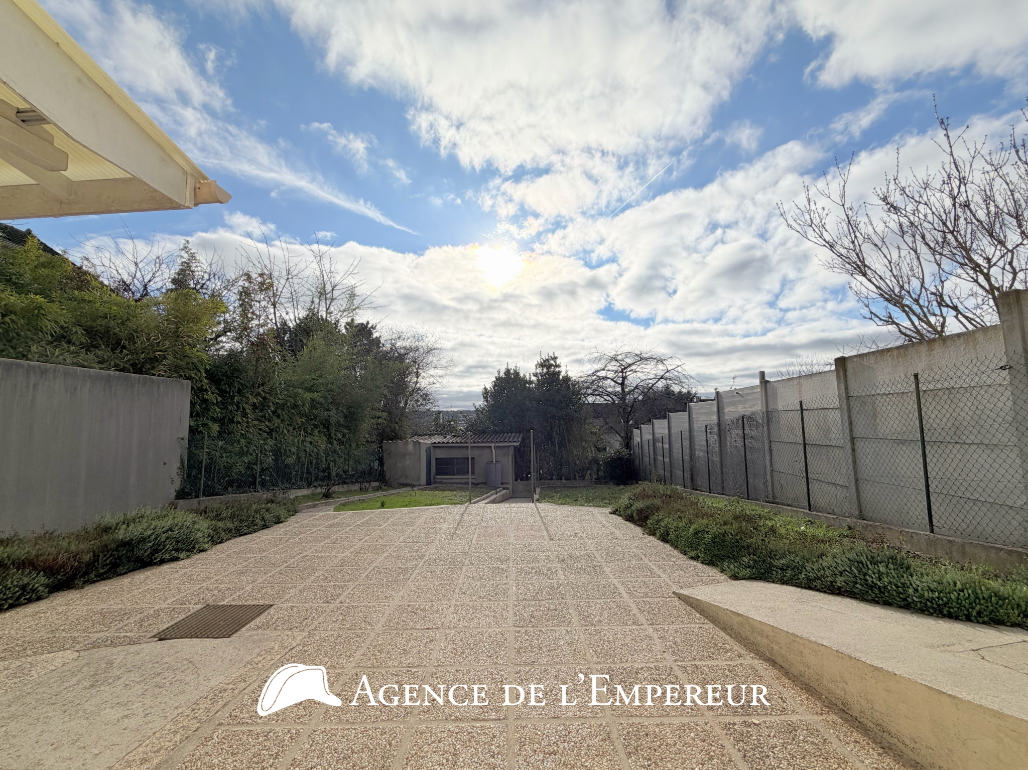 Maison limite Suresnes   Parcelle 367 m2