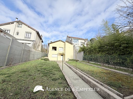 Maison limite Suresnes   Parcelle 367 m2