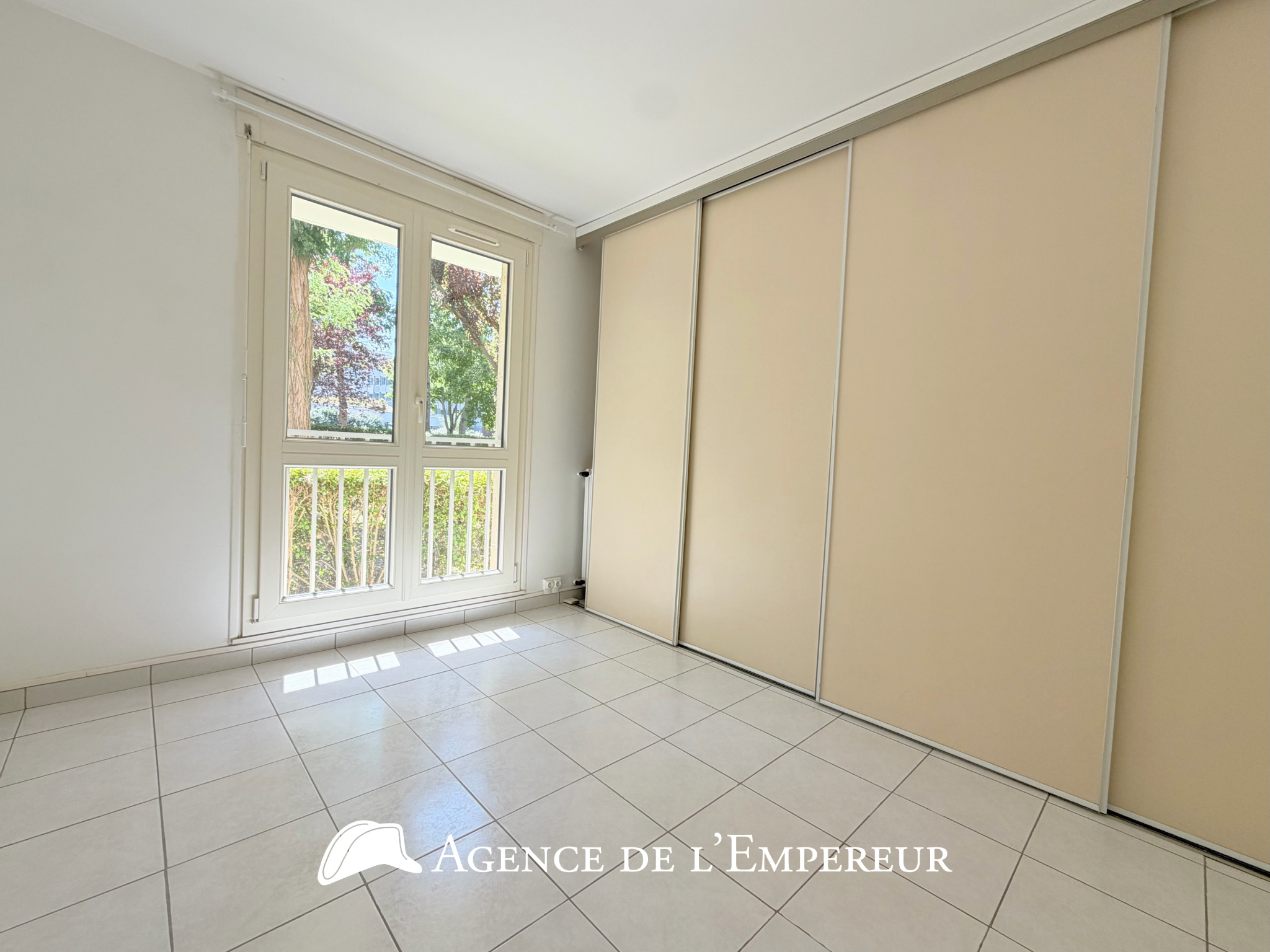 Appartement traversant 5 pièces - Rueil Buzenval