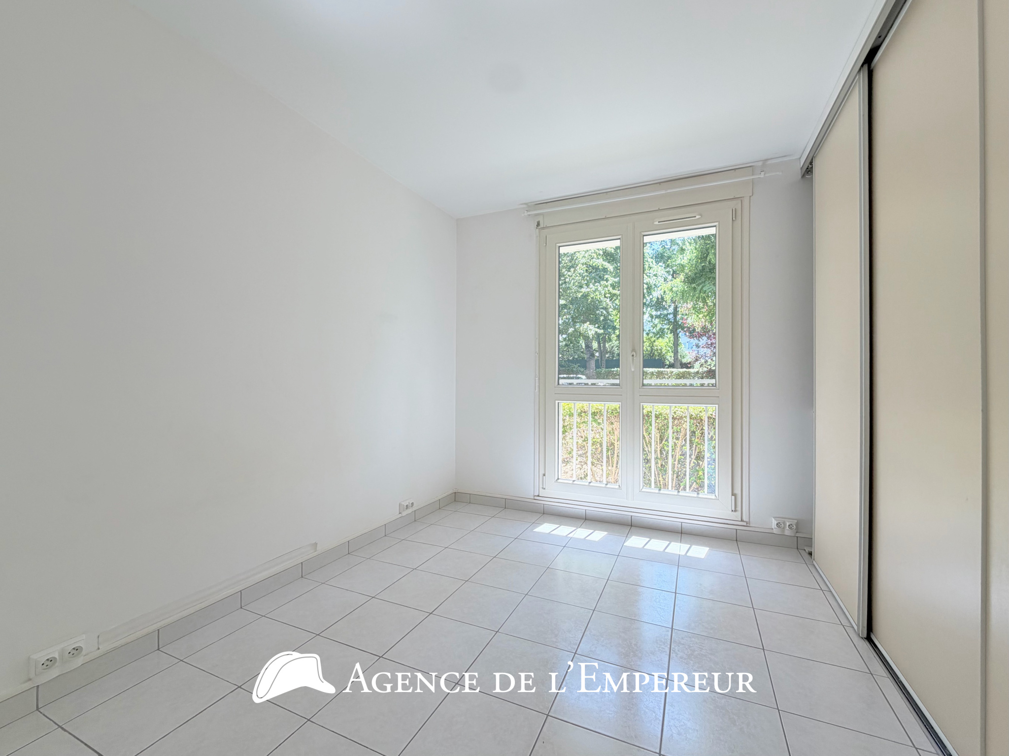 Appartement traversant 5 pièces - Rueil Buzenval